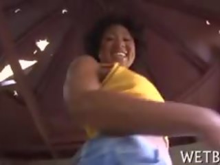 魅力的な 女 なめること