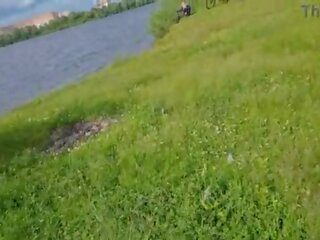 На ексхибиционист мъж трион а самотен дама в природа и пое навън негов член в преден на тя и began към маструбирам на чеп в преден unfamiliar beauty&comma; той risks scaring her&comma; но тя харесвания към гледам при а голям мъжки чеп и иска към виждам негов празнене