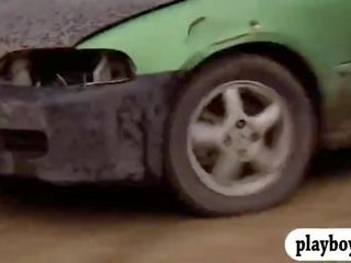 बस्टी badass लड़कियां प्यार करता है sandboarding और अन्य गतिविधियों