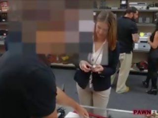 Foxy επιχείρηση γυναίκα πατήσαμε με pawn άνθρωπος μετά κατασκευή ένα συμφωνία