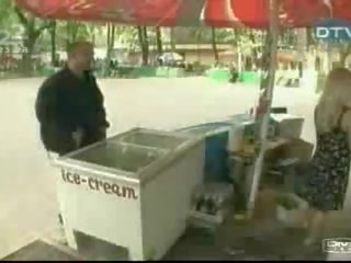 To ngực prank
