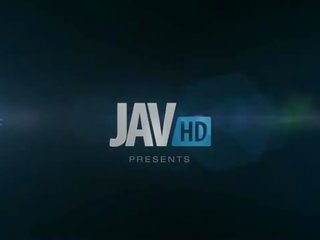 Азиатки тийн прави ръчна работа n духане