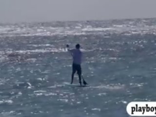नग्न badass लड़कियां enjoyed पानी surfing साथ the असली समर्थक