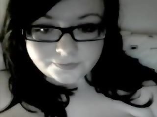 Irish tyňkyja ýaşlar with big natural breast showing off on webkamera